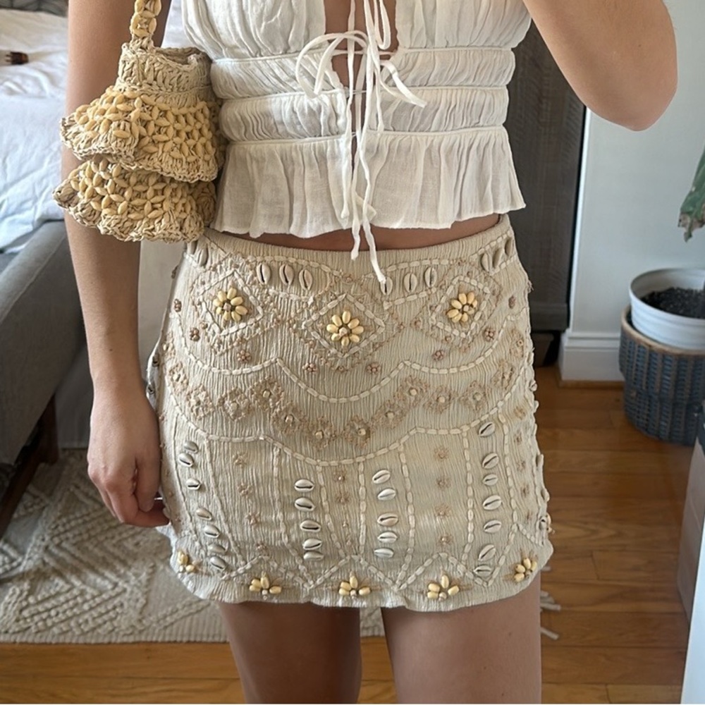 Zara embroidered shell mini skirt small beachy summer 7521/074 cream beige tan